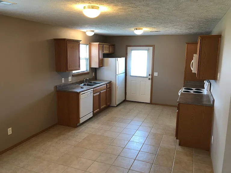 1238 Northwood Ave — Photo 4