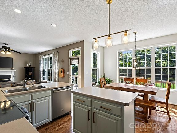 3rd image of 394 English Oak Rd