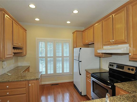 2nd image of 513 Sherwood Hills Dr