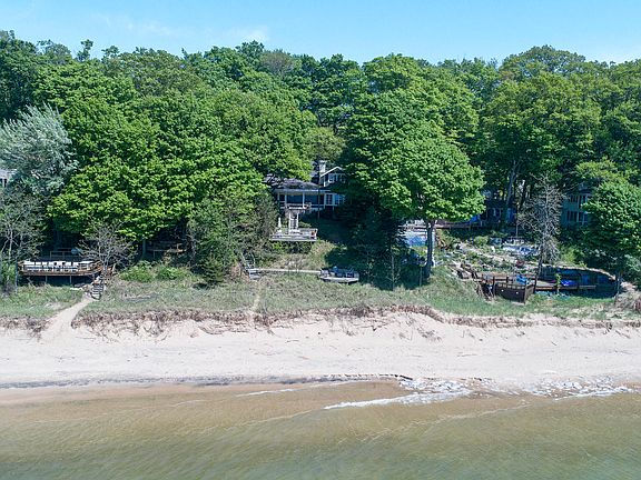 3rd image of 156 Lakeshore Dr