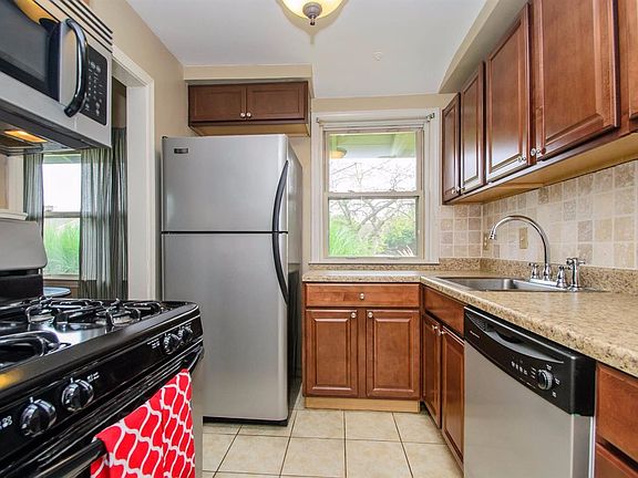3rd image of 3425 Edgewood Dr