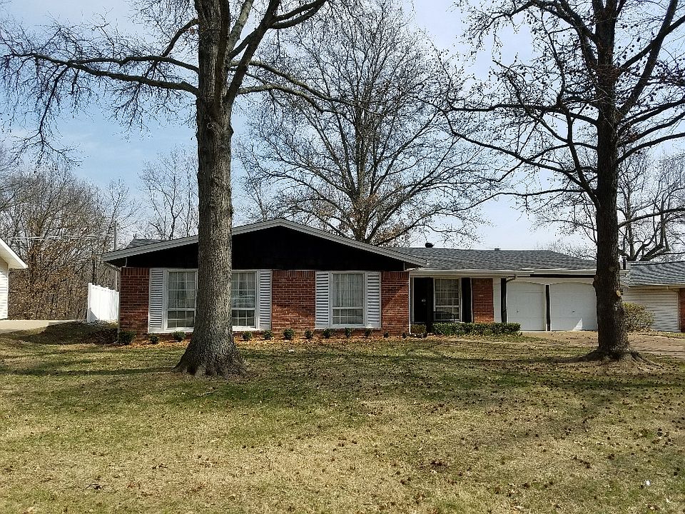 1st image of 404 Wildbrier Dr