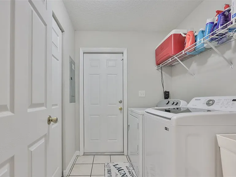 2331 W Chestnut St — Photo 31