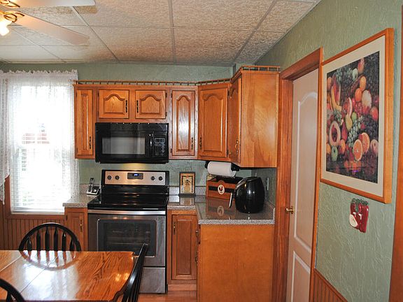 3rd image of 206 Lambert St