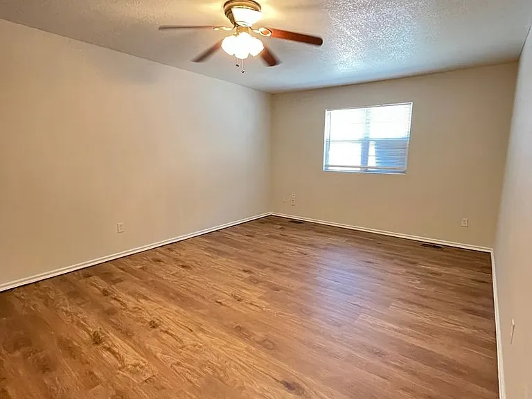 3609/11 N Drexel — Photo 14