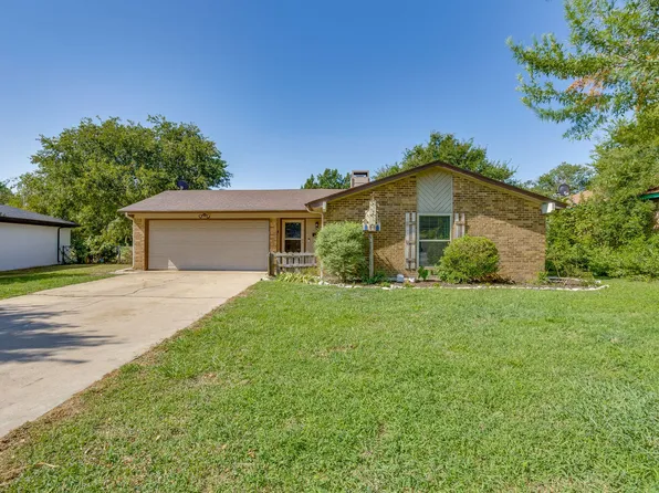 741 NW James Cir, Burleson, TX 76028