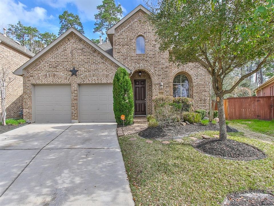 Gorgeous 4/3.5 with great natural light and spacious living areas.
