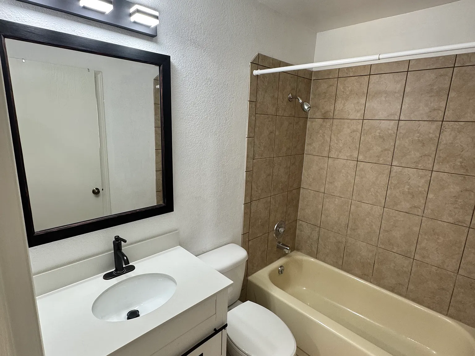 419 1/2 Pleasant Hollow Ct — Photo 4