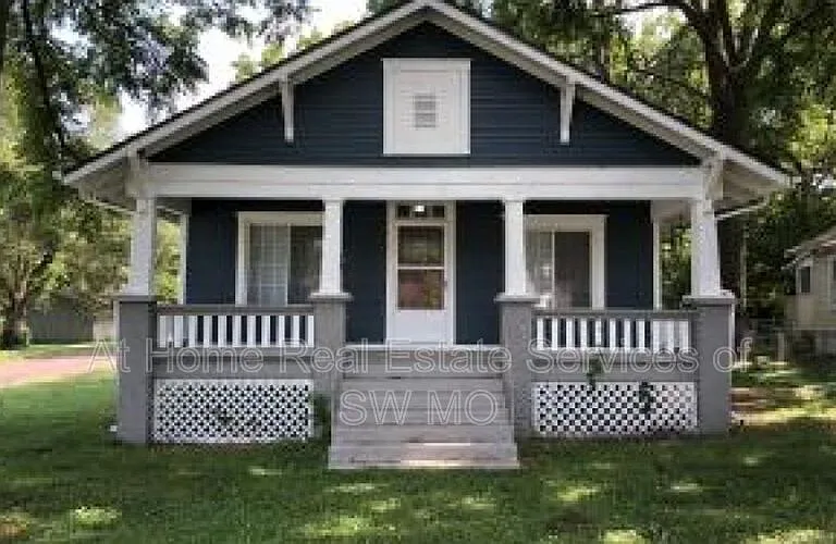 2000 W College St #2-2000 — Photo 1
