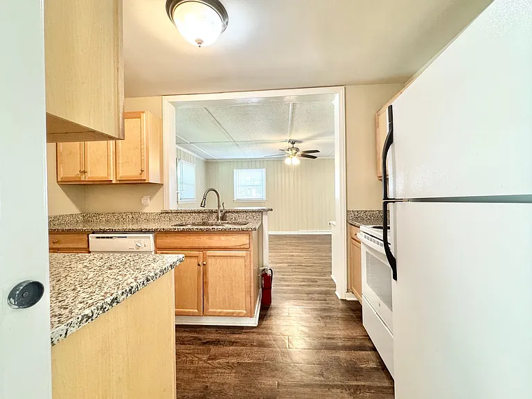 3808 Parkwood Dr — Photo 15