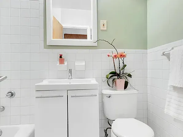 305 East 24th Street 5S image 6 of 6