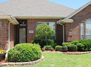 8925 Saranac Trl, Fort Worth, TX 76118
