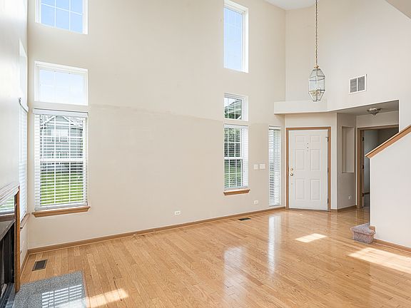3rd image of 1951 Waverly Way Unit 1951
