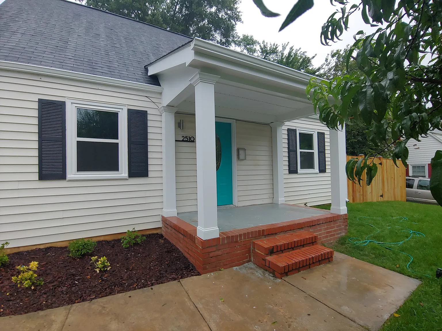 2510 Jamaica Dr — Photo 2