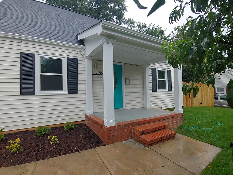 2510 Jamaica Dr — Photo 2