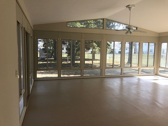 3rd image of 2704 Mulberry Dr