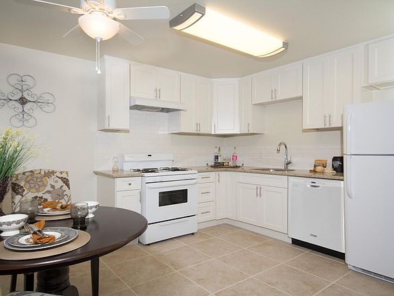 5th image of 313 Lawton St APT 9