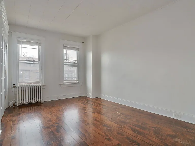 12 Romaine Ave — Photo 17
