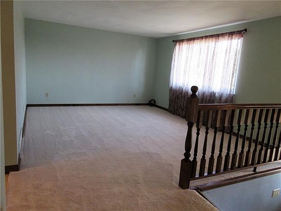 3rd image of 223 Primrose Dr