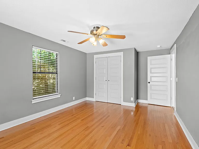 1022 W Holly St — Photo 15
