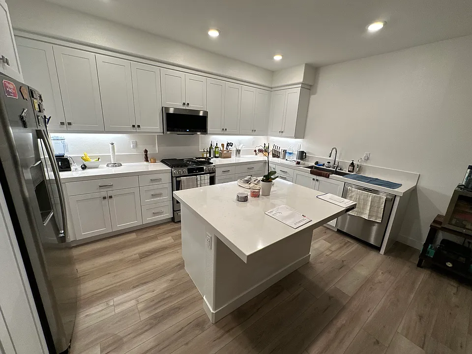 1677 W Lincoln Ave #104
