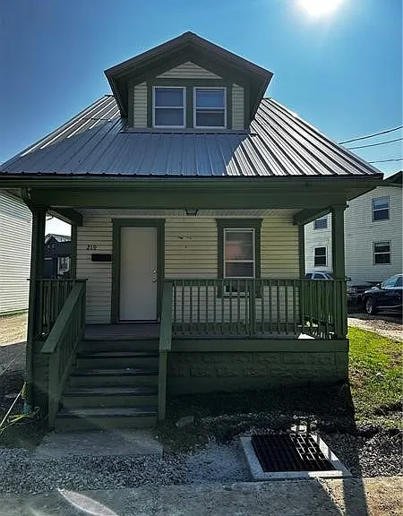 219 S 10th St — Photo 1