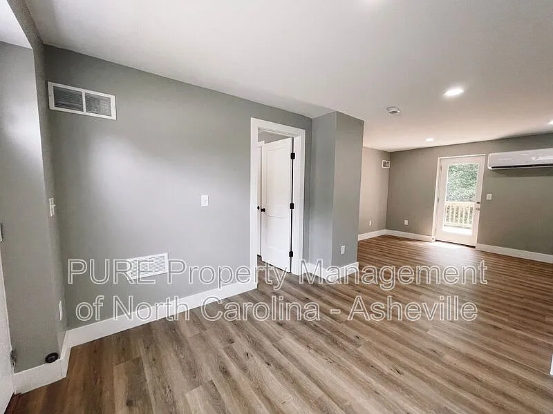 3 bed, 1.0 bath, 785 sqft, $2,400 — Photo 4