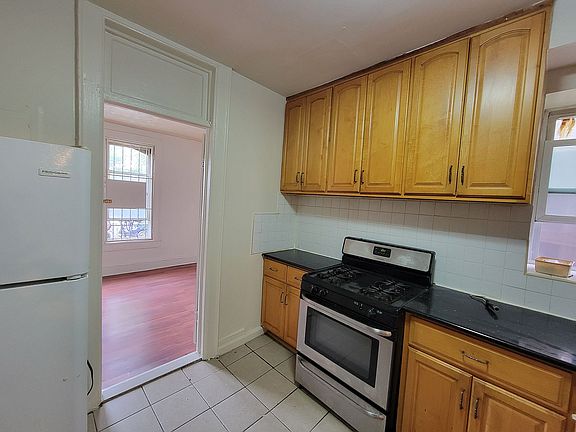 5th image of 346 Midwood St #A