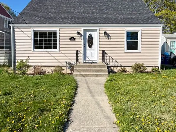 38 Pine St, Seekonk, MA 02771