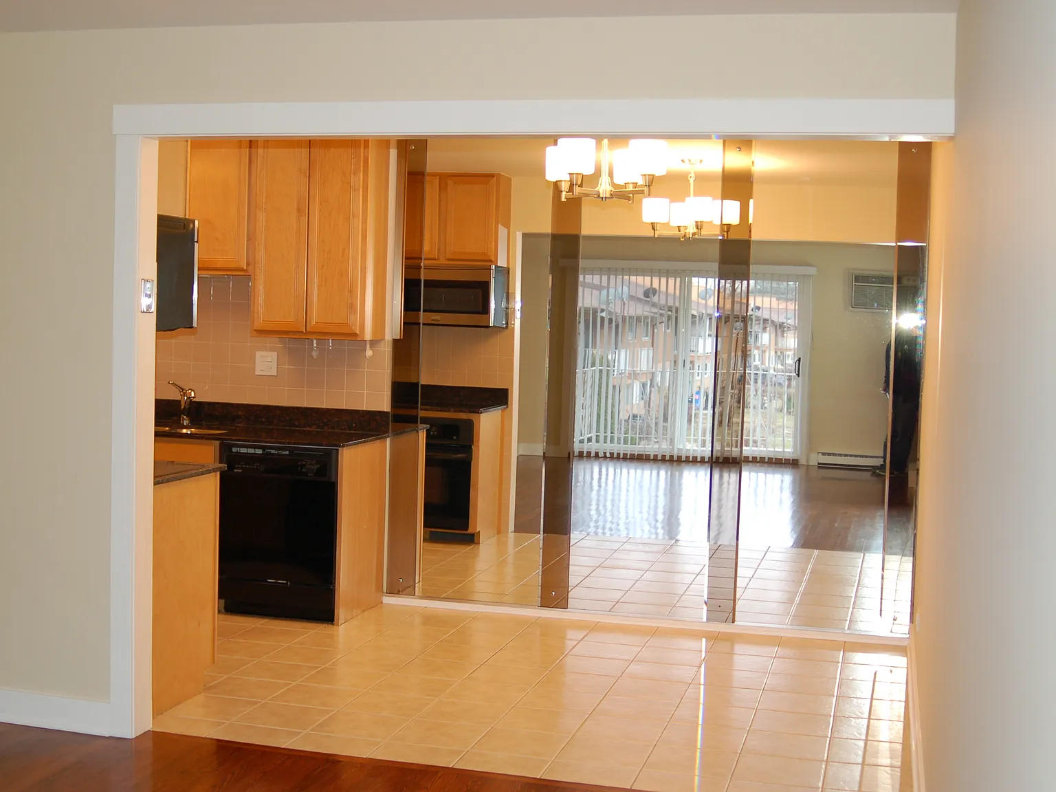 2 bed, 900 sqft, $1,650 — Photo 1