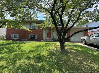 1012 Woodbourne Dr, New Albany, IN 47150