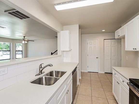 5th image of 3022 La Estancia Ln