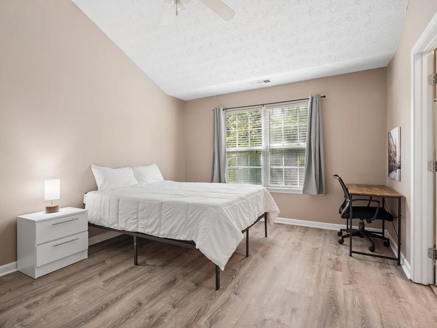 4 bed, 3.0 bath, 1730 sqft, $1,161 — Photo 4