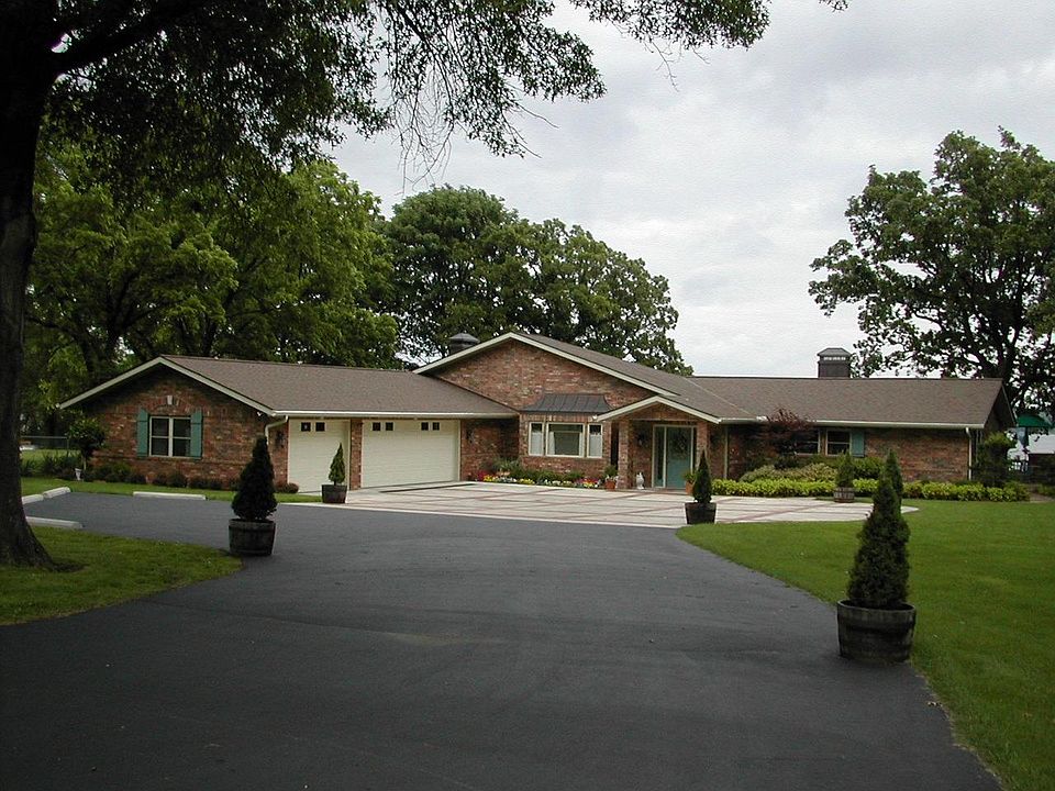 1st image of 13 N Cliff Crest Dr