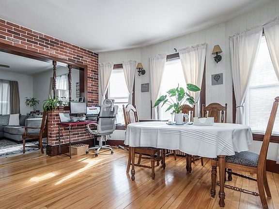 4th image of 24 Arlington St Floor 1