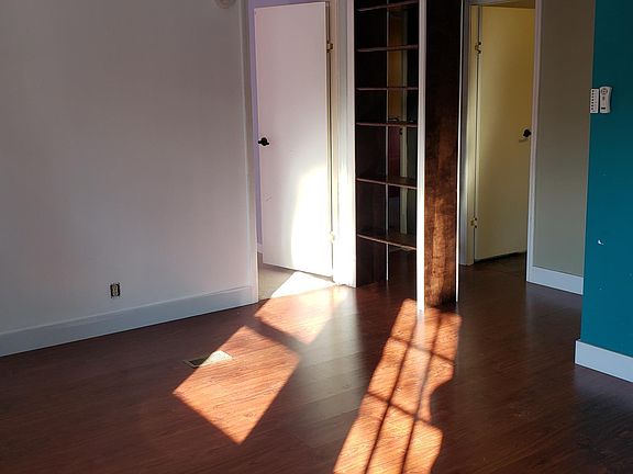 2nd image of 4050 Crestview Ln
