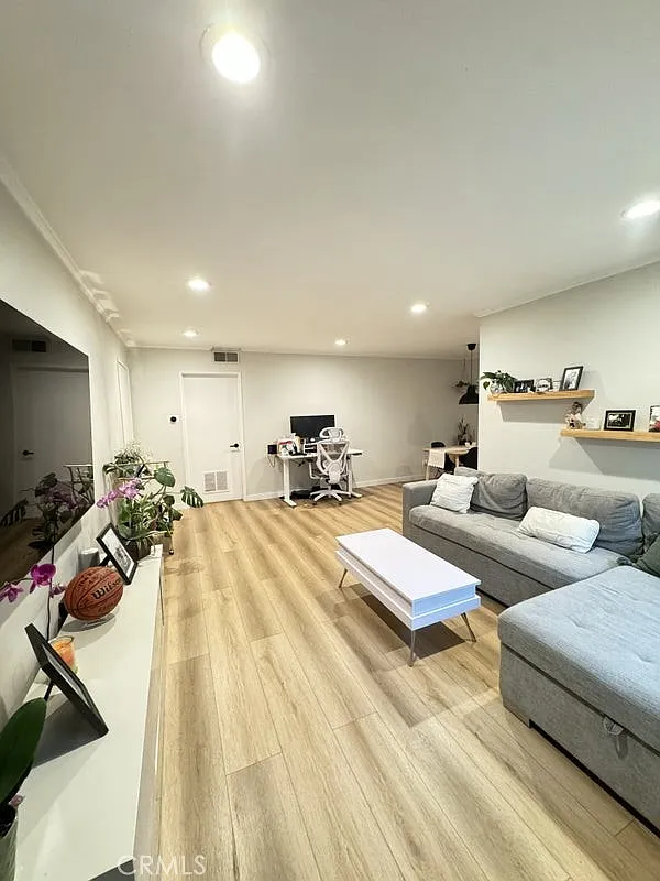 1 bed, 670 sqft, $2,200 — Photo 3