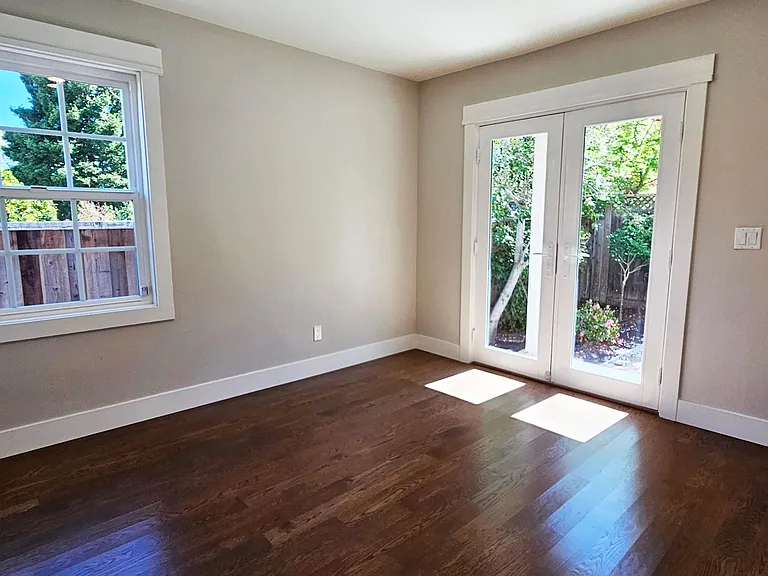 139 Plymouth Ave — Photo 14
