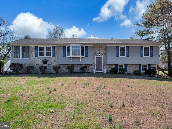 3rd image of 48 Belle Plains Rd