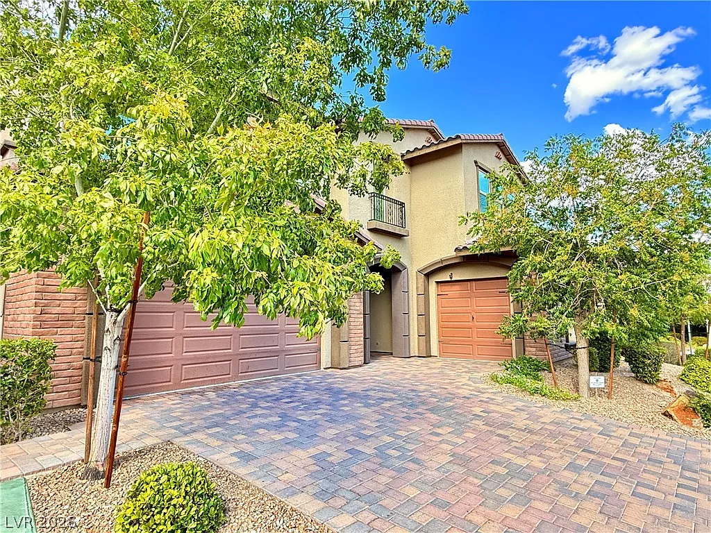 5 bed, 5.5 bath, 4233 sqft, $6,950 — Photo 2