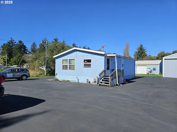 90789 Travis Ln, Coos Bay, OR 97420