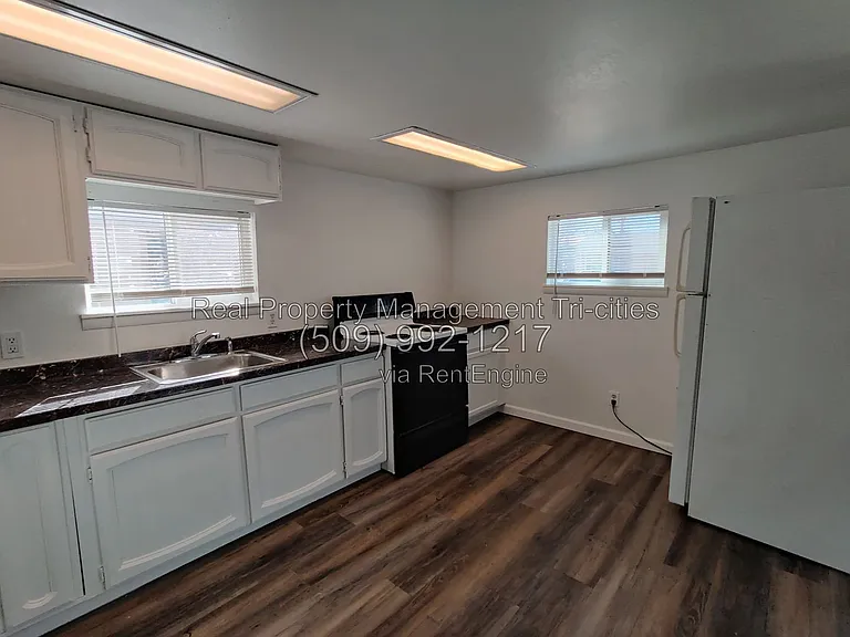 1110 Potter Ave — Photo 6