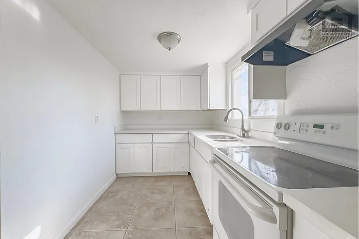2 bed, 1.0 bath, 564 sqft, $1,095 — Photo 1