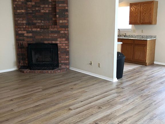 2nd image of 716 W Poplar St