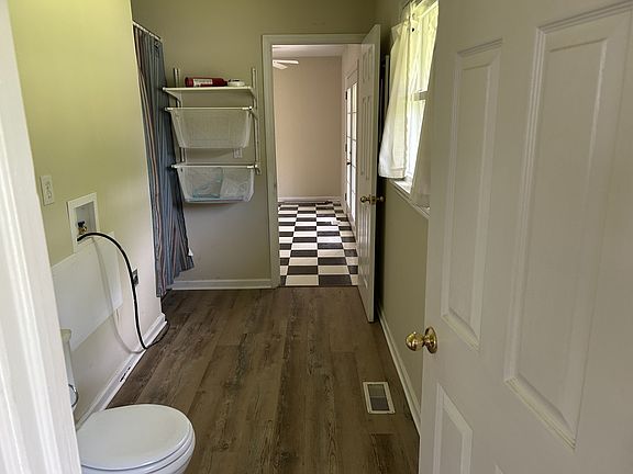 2nd image of 200 Pinegrove Dr