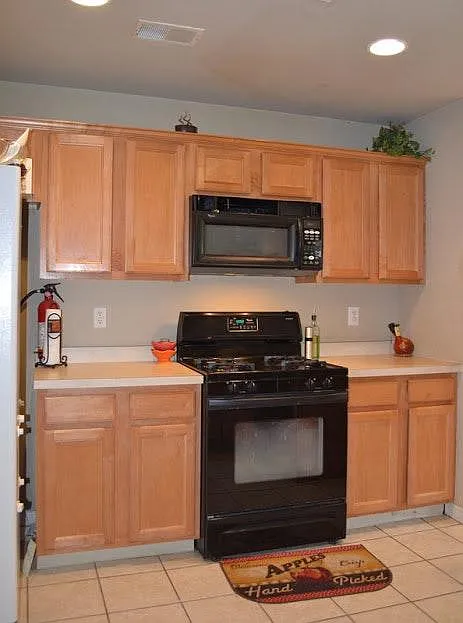 124 Wallace Court — Photo 2