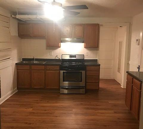 3rd image of 224 N Austin Blvd #B1