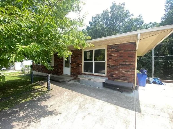 8232 Ray Dr, Ashland, KY 41102