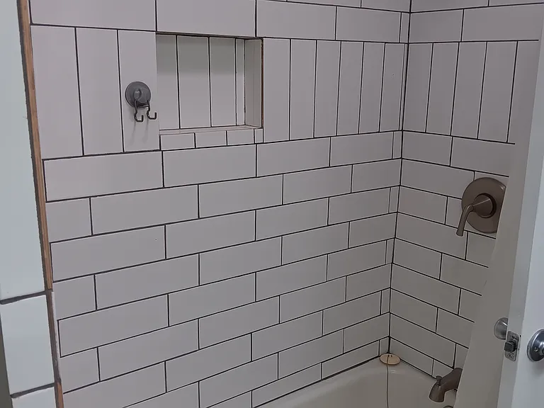2714 Crestview Dr — Photo 10