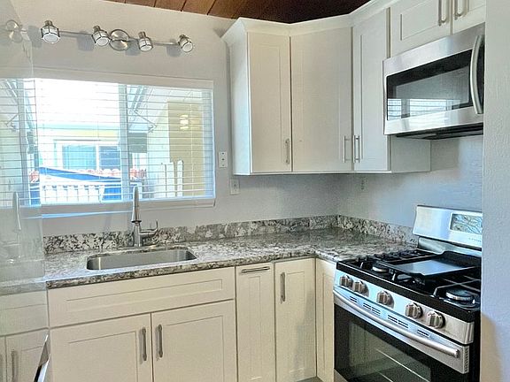 4th image of 1011-1013 Butte Dr